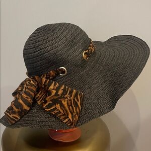 Chic  Black Sun Hat with Animal Print Scarf